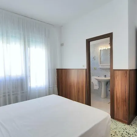 Venus Price Hotel *
